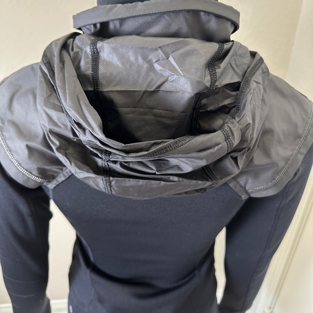 Lululemon jacket - Picture 3 of 8